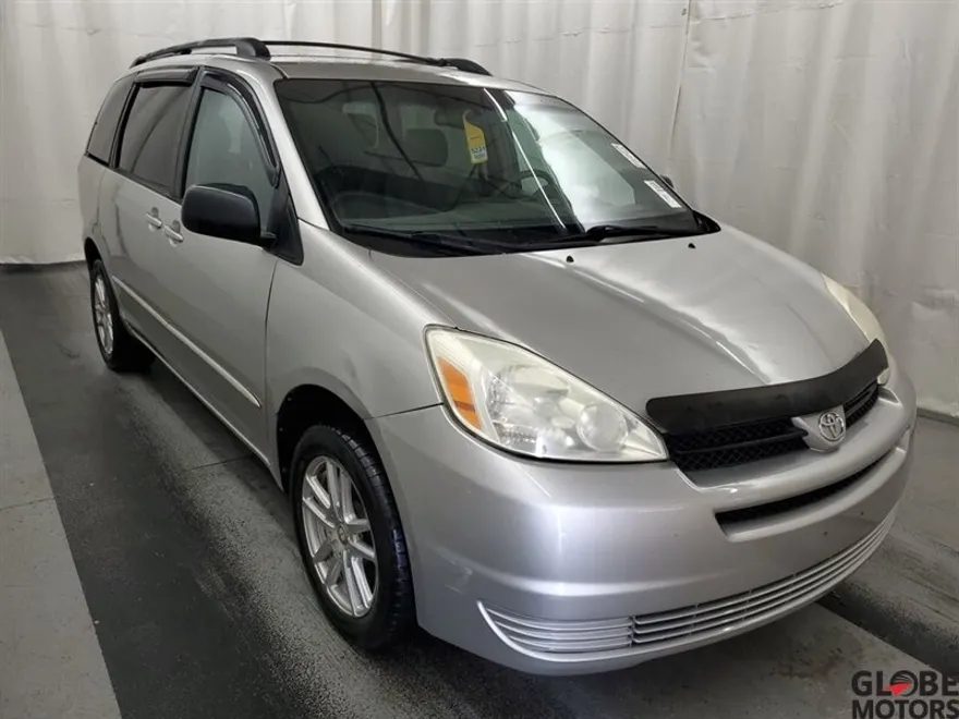 2004 Toyota Sienna LE photo 1