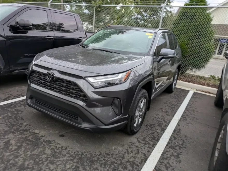 2024 Toyota RAV4 XLE photo 1
