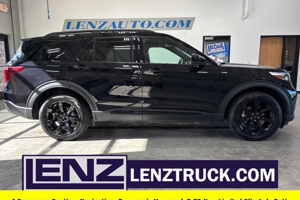 2023 Ford Explorer ST-Line photo 1