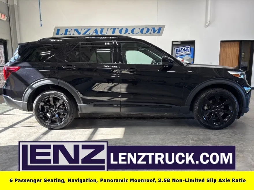 2023 Ford Explorer ST-Line photo 1