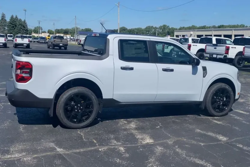 2025 Ford Maverick XLT photo 1
