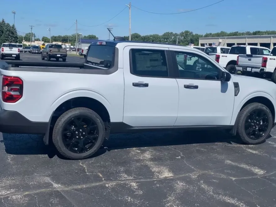 2025 Ford Maverick XLT photo 1