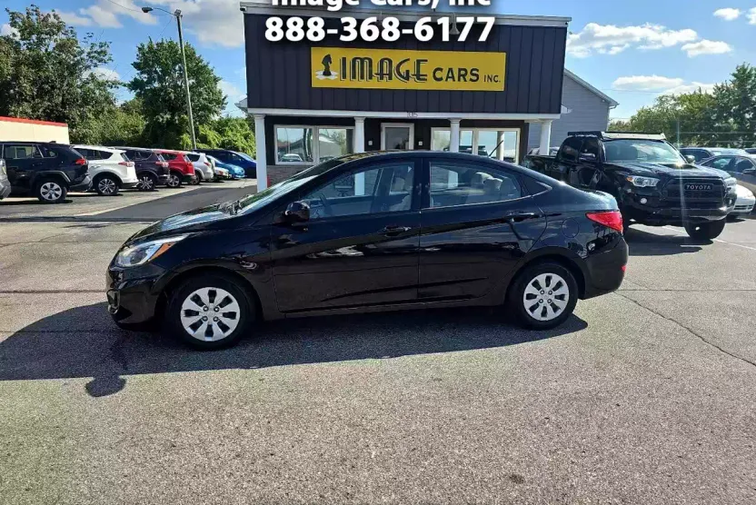 2016 Hyundai Accent SE photo 1