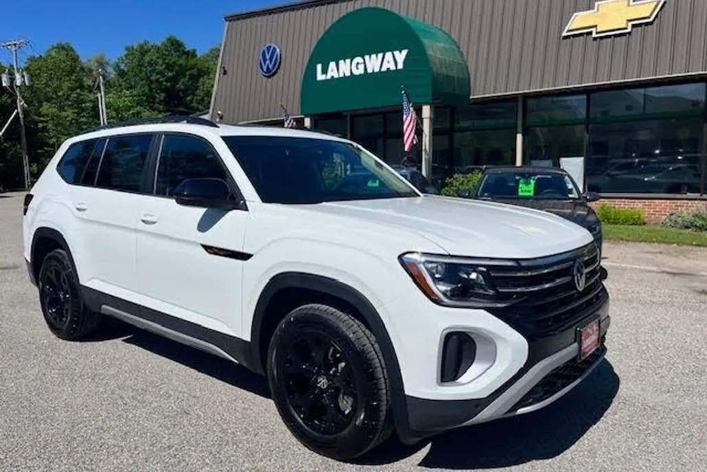 2025 Volkswagen Atlas Peak Edition SE photo 1