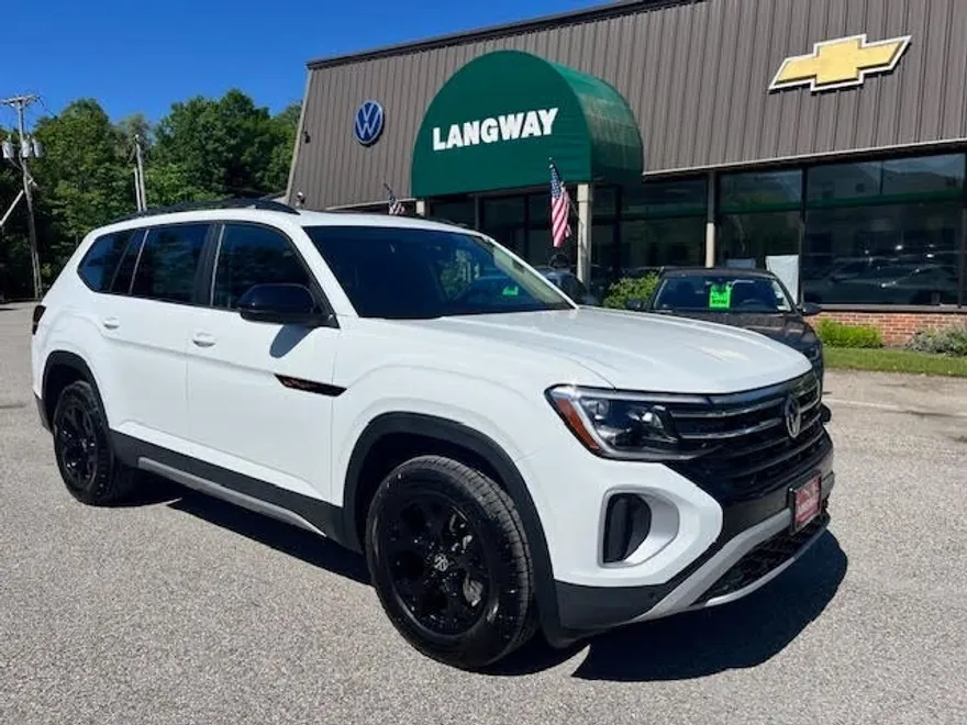 2025 Volkswagen Atlas Peak Edition SE photo 1