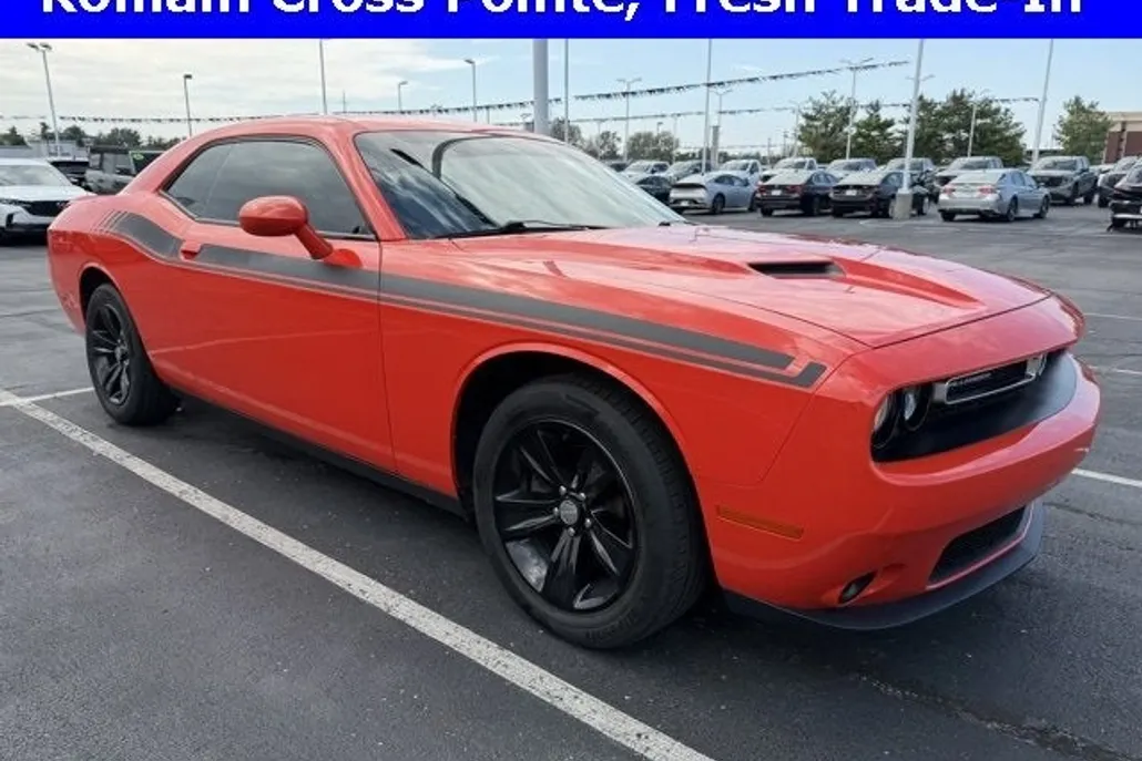 2018 Dodge Challenger SXT photo 1