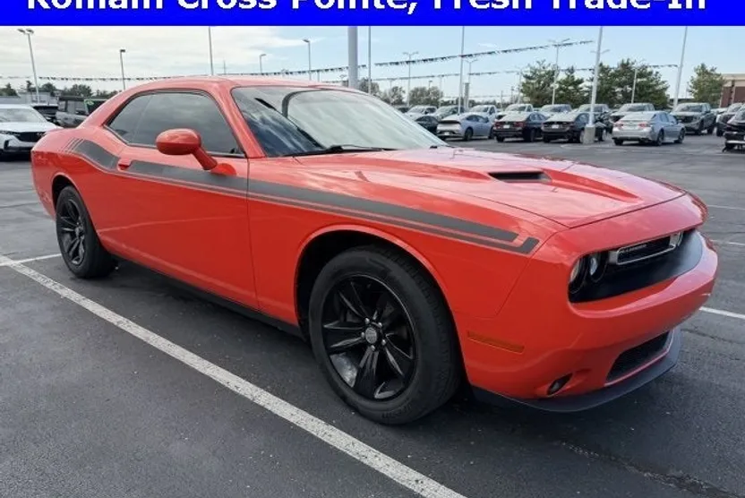 2018 Dodge Challenger SXT photo 1