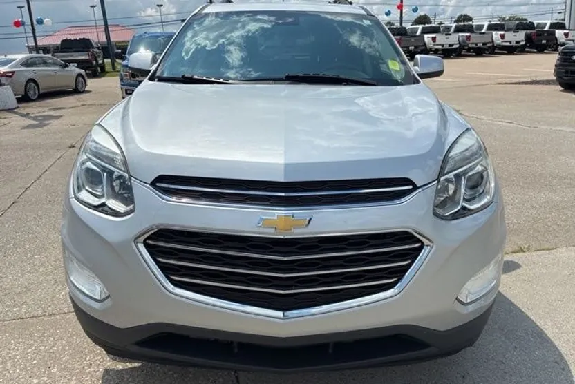 2017 Chevrolet Equinox LT photo 1