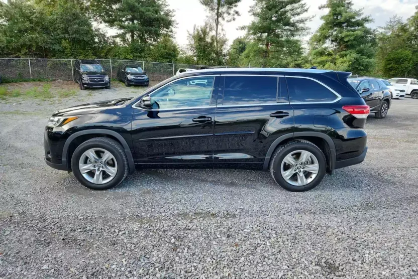 2019 Toyota Highlander Limited photo 1