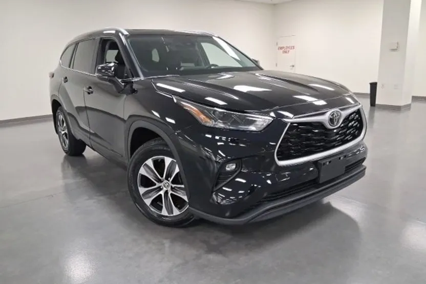 2023 Toyota Highlander L photo 1