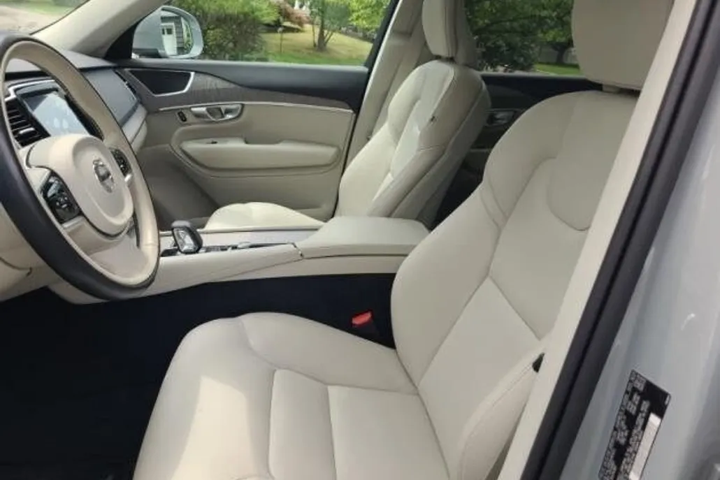 2024 Volvo XC90 B5 Plus photo 1