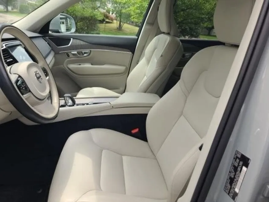 2024 Volvo XC90 B5 Plus photo 1