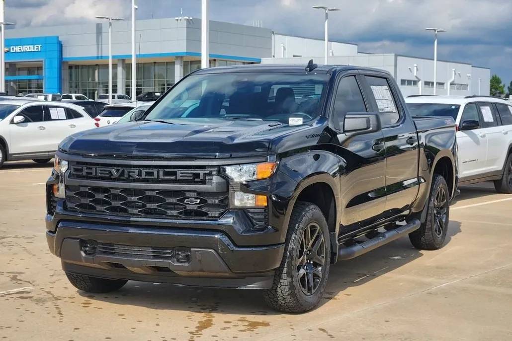 2026 Chevrolet Silverado 1500 Custom photo 1