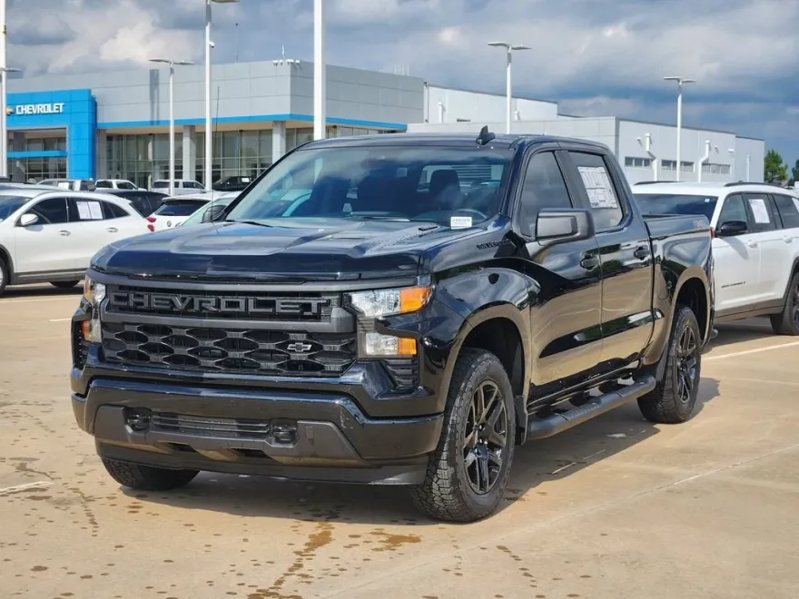 2026 Chevrolet Silverado 1500 Custom photo 1