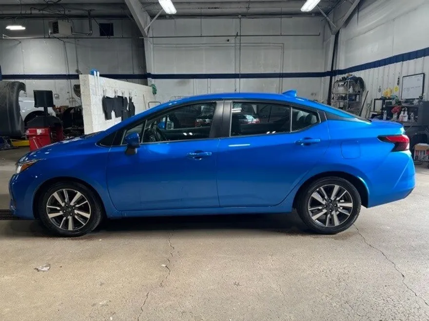 2023 Nissan Versa 1.6 SV photo 1