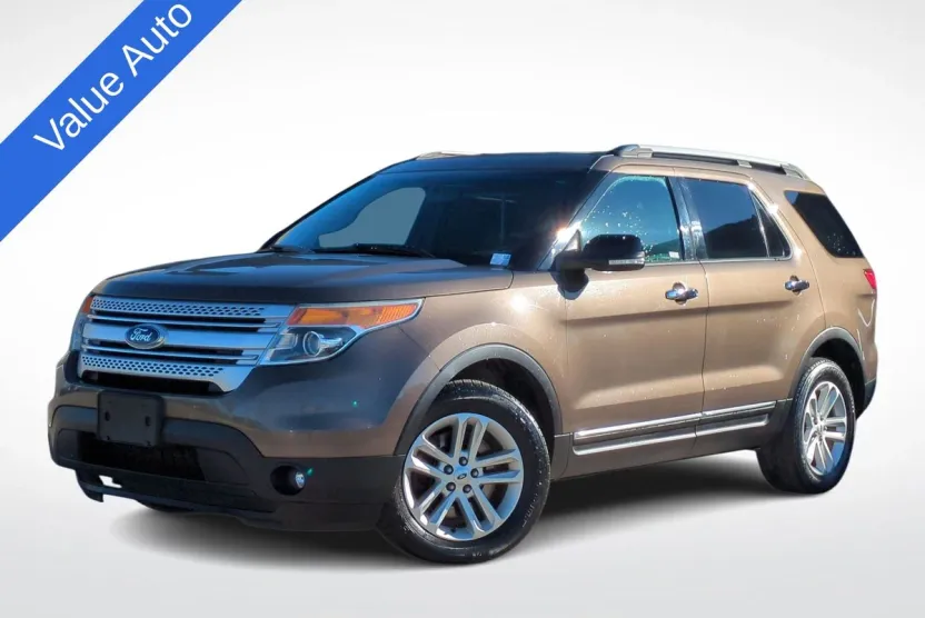 2015 Ford Explorer XLT photo 1