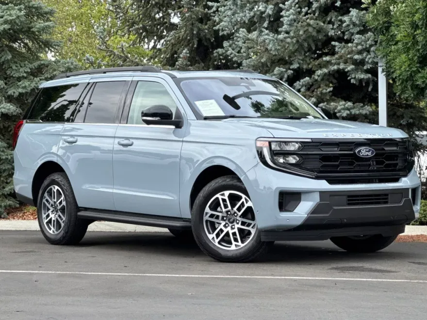 2025 Ford Expedition photo 1