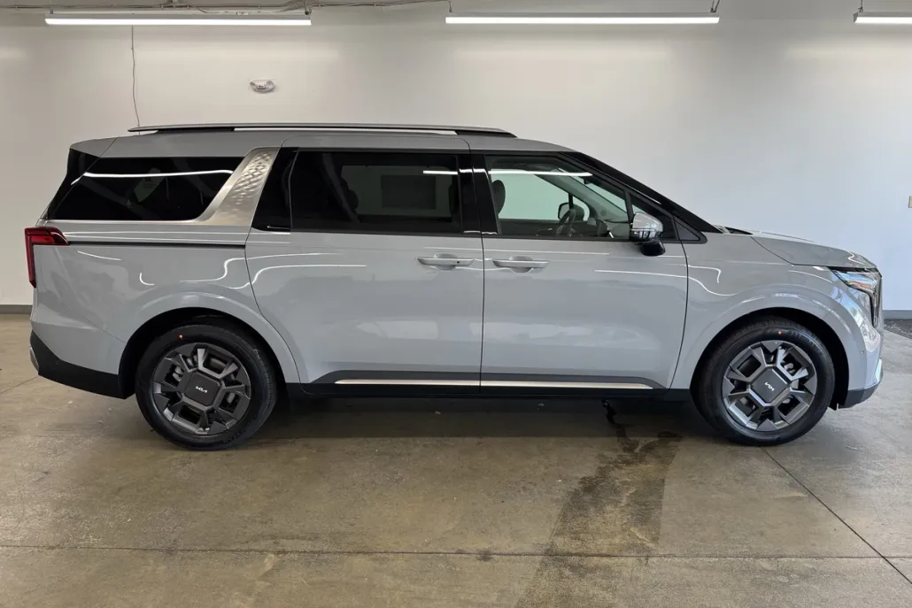 2026 Kia Carnival SX photo 1