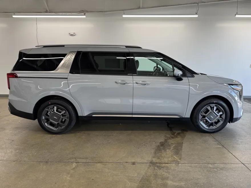 2026 Kia Carnival SX photo 1