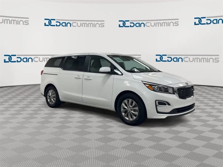 2020 Kia Sedona LX photo 1