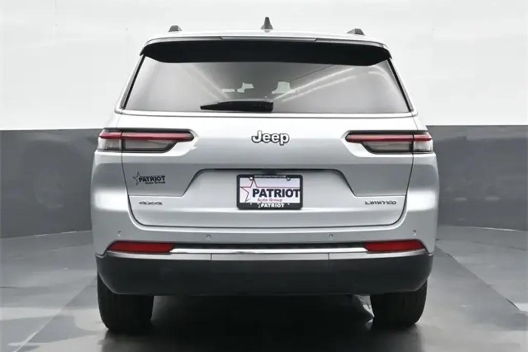 2023 Jeep Grand Cherokee Limited photo 1