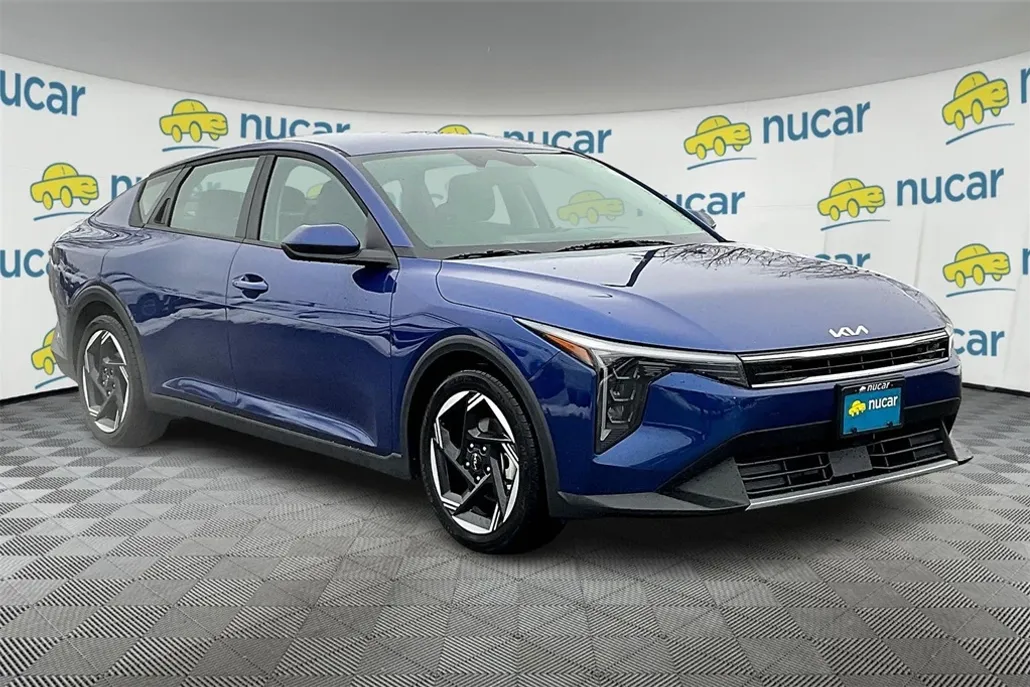 2025 Kia K4 GT-Line photo 1