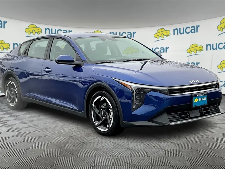 2025 Kia K4 GT-Line photo 1