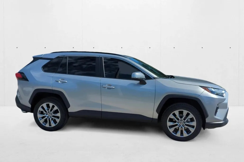 2022 Toyota RAV4 XLE Premium photo 1