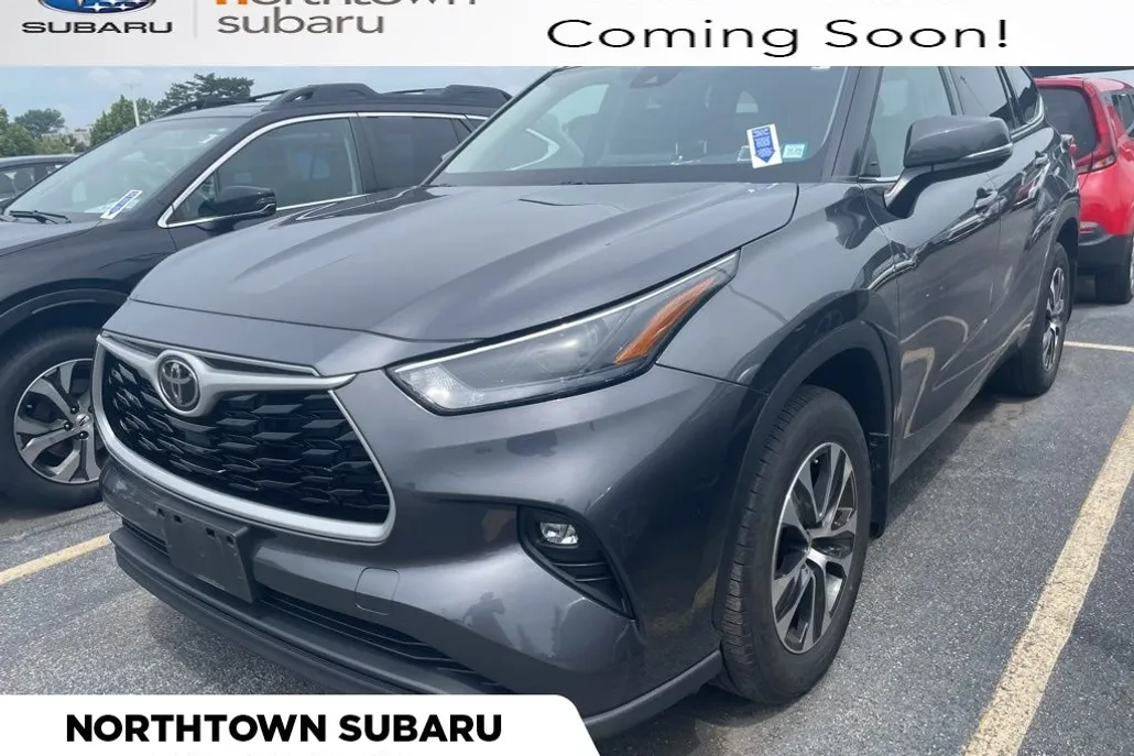 2022 Toyota Highlander XLE photo 1