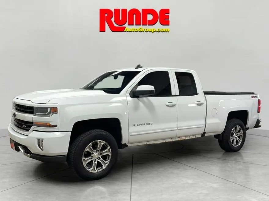 2017 Chevrolet Silverado 1500 LT photo 1