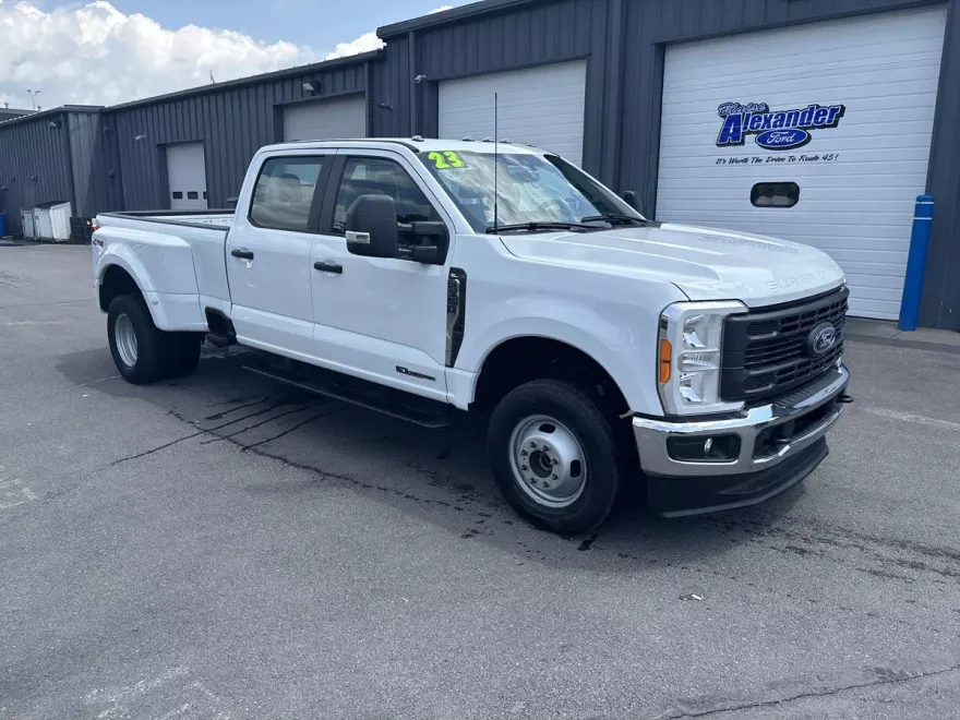 2023 Ford F-350 XL photo 1