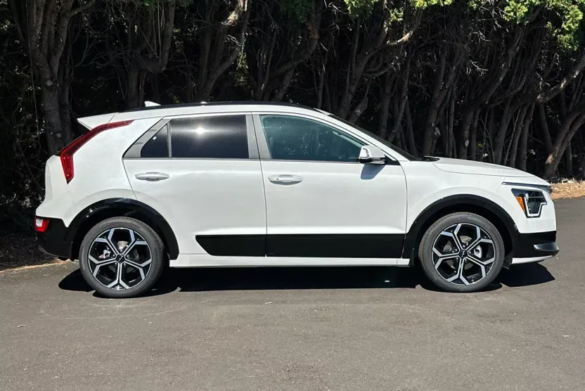 2025 Kia Niro EX Touring photo 1