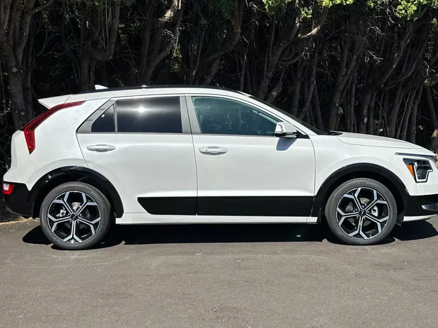 2025 Kia Niro EX Touring photo 1