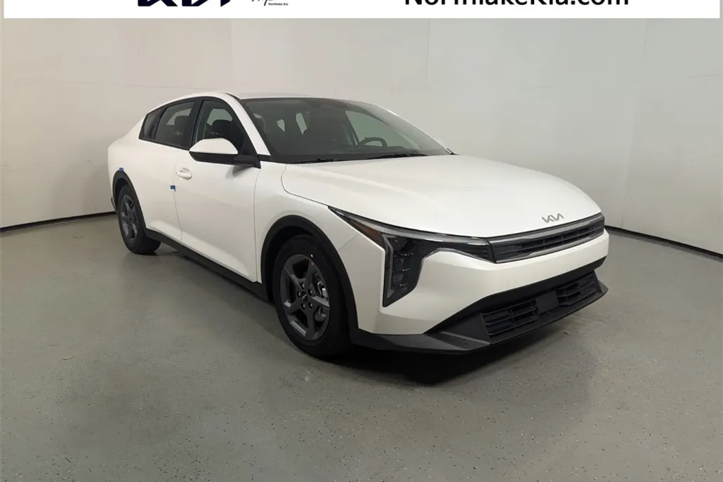 2025 Kia K4 LXS photo 1