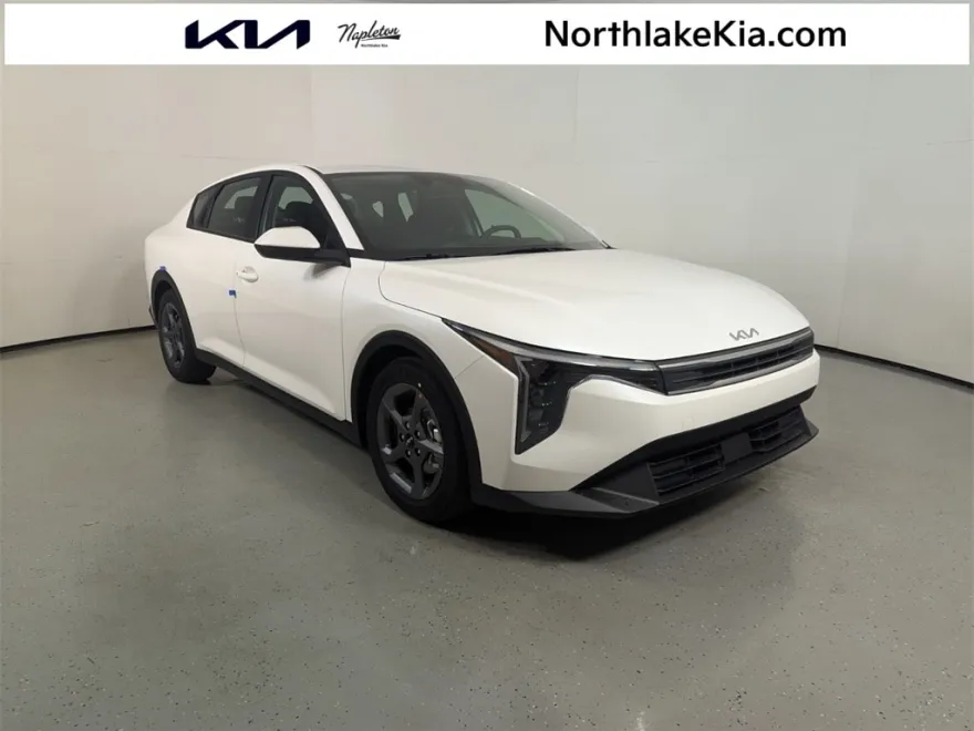 2025 Kia K4 LXS photo 1
