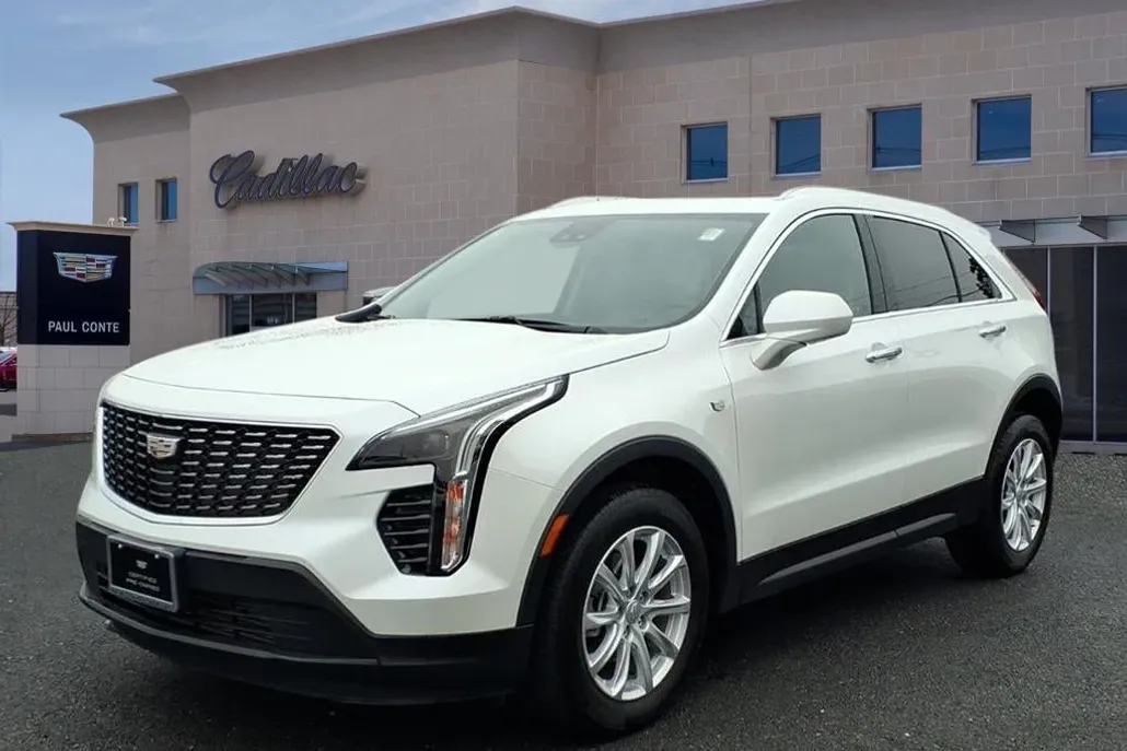 2022 Cadillac XT4 Luxury photo 1