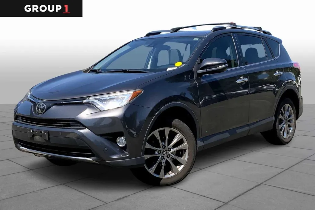 2017 Toyota RAV4 Limited photo 1