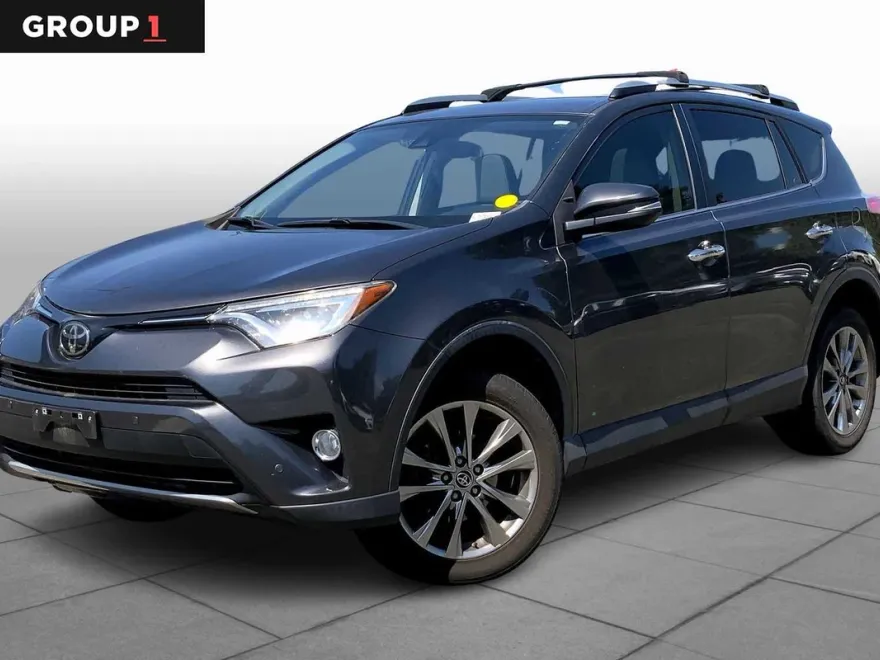 2017 Toyota RAV4 Limited photo 1