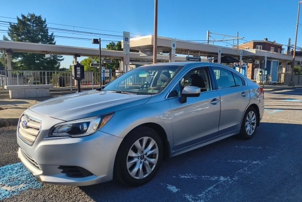 2017 Subaru Legacy 2.5i Premium photo 1