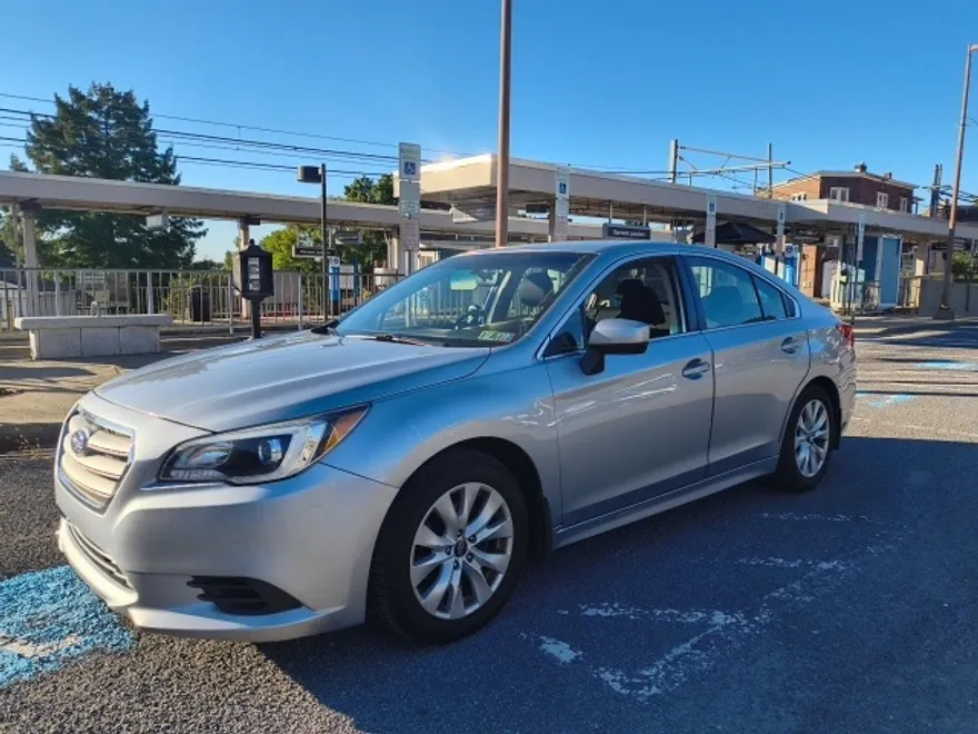 2017 Subaru Legacy 2.5i Premium photo 1