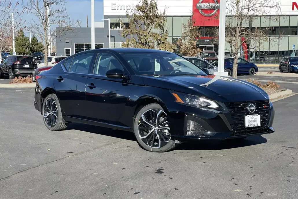 2025 Nissan Altima SR photo 1