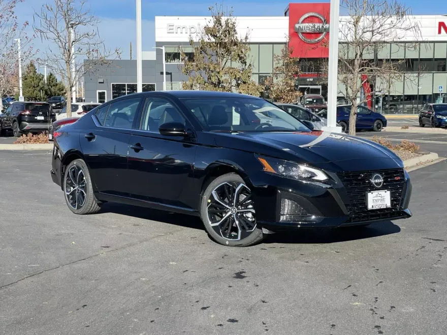 2025 Nissan Altima SR photo 1