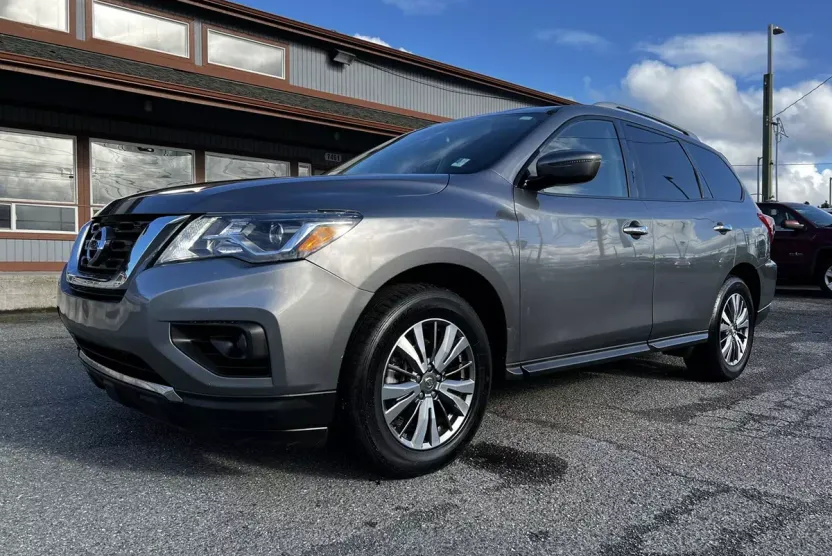 2020 Nissan Pathfinder SV photo 1