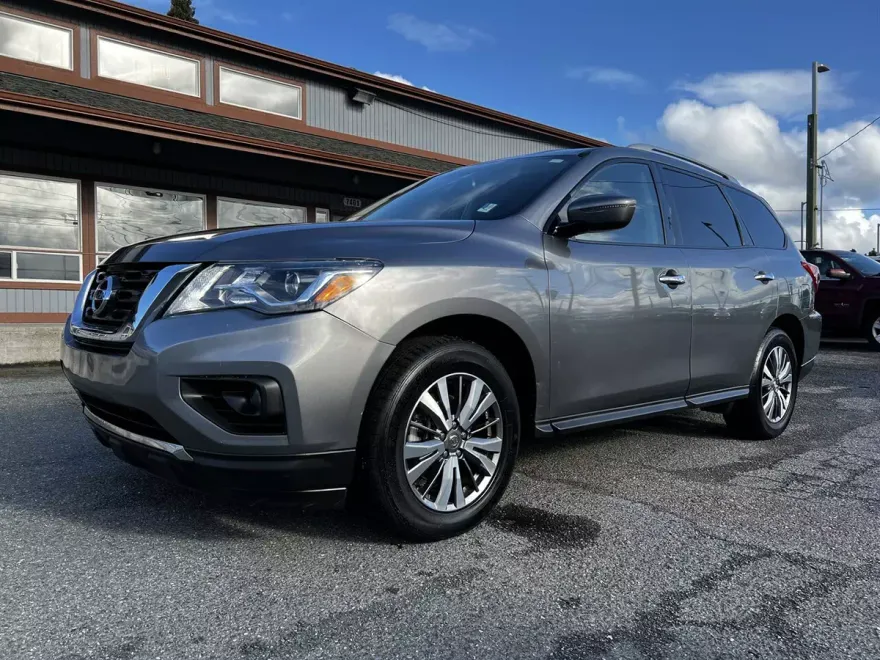 2020 Nissan Pathfinder SV photo 1