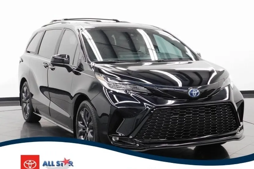 2025 Toyota Sienna XSE photo 1