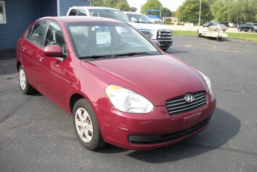 2010 Hyundai Accent GLS photo 1