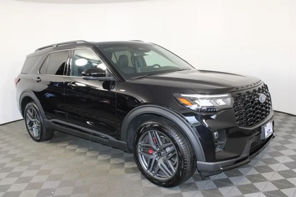2025 Ford Explorer ST-Line photo 1