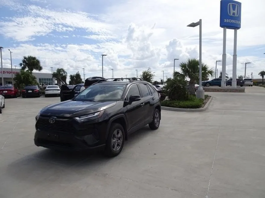 2024 Toyota RAV4 XLE photo 1
