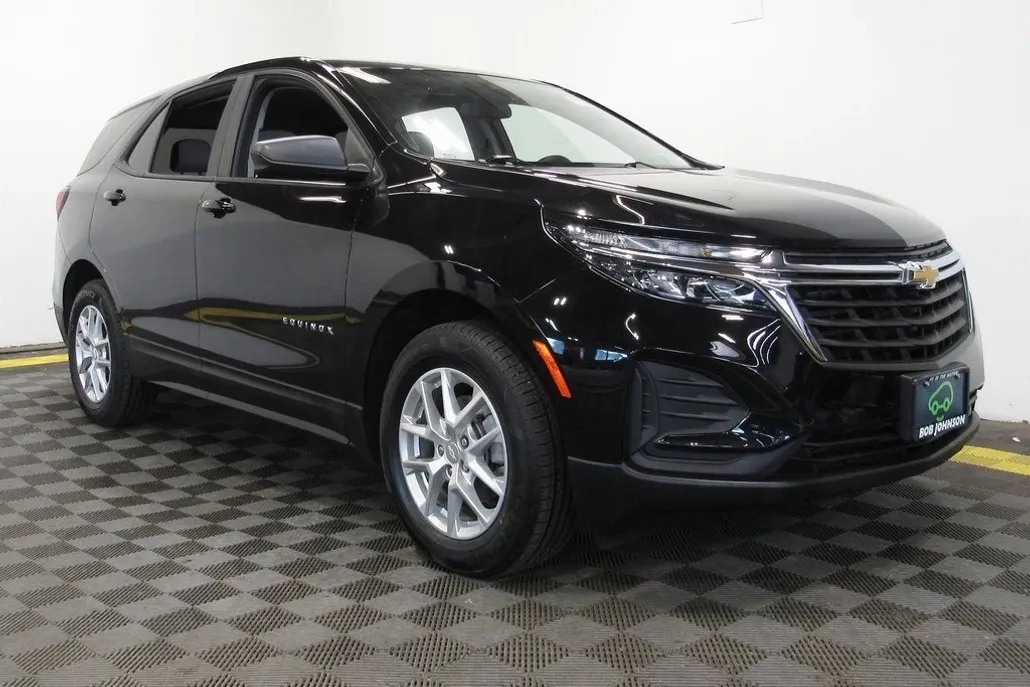2023 Chevrolet Equinox LS photo 1