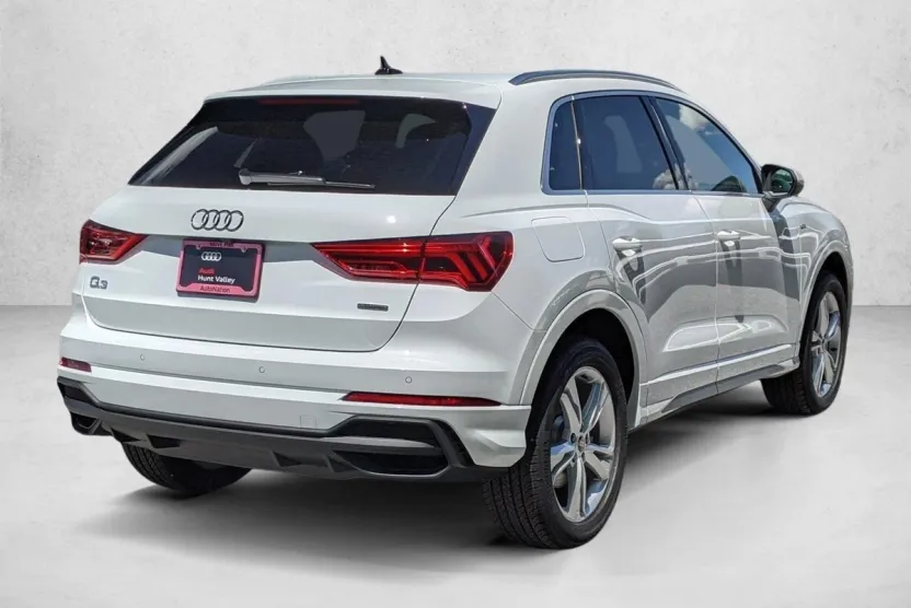 2024 Audi Q3 45 TFSI S line Premium photo 1